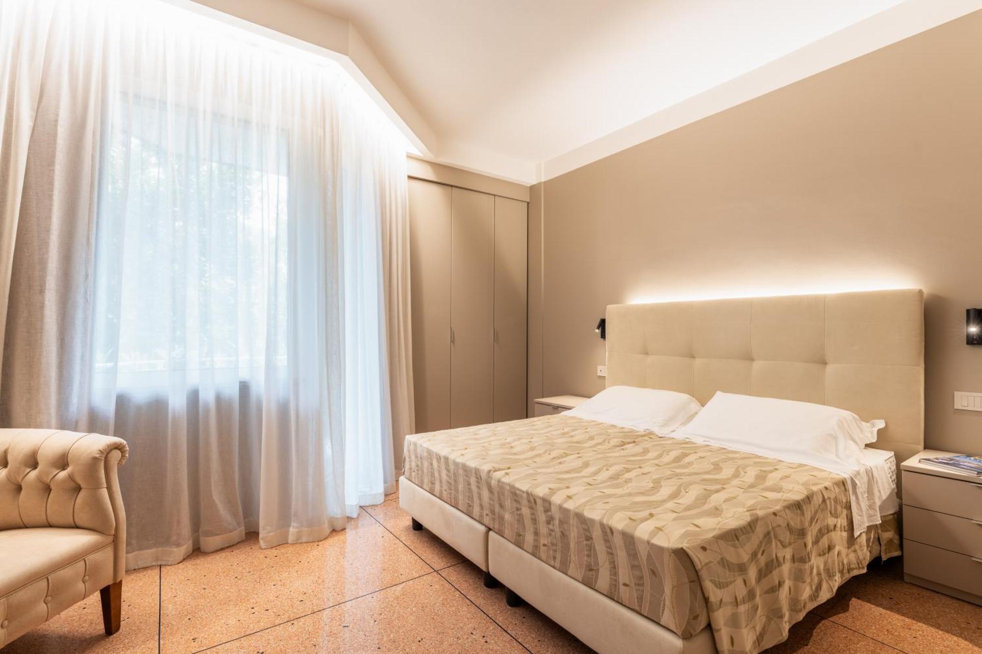 Residence Oliveto Ceriale Bagian luar foto