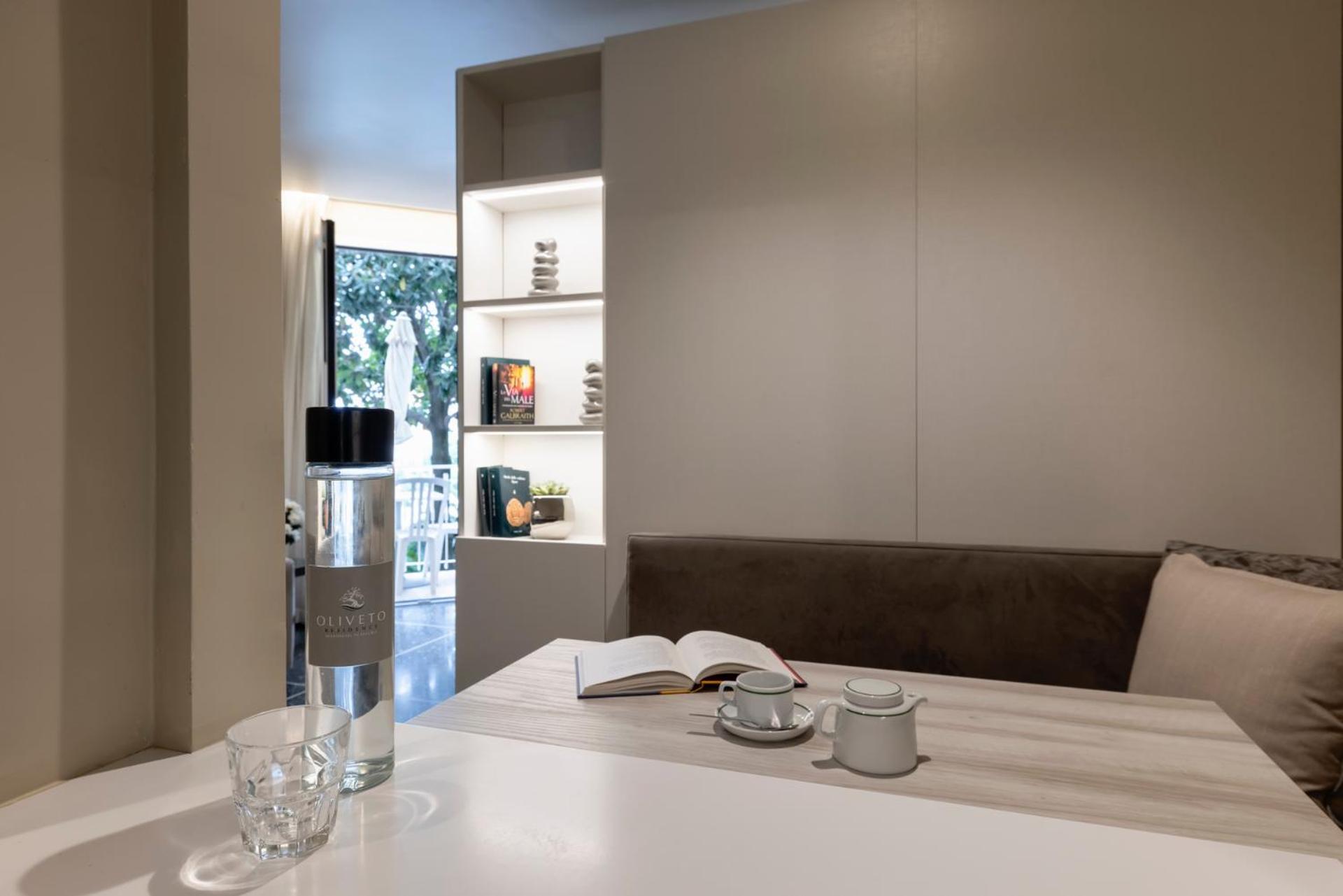 Residence Oliveto Ceriale Bagian luar foto