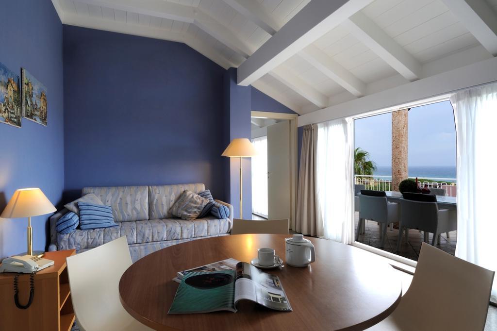 Residence Oliveto Ceriale Bagian luar foto