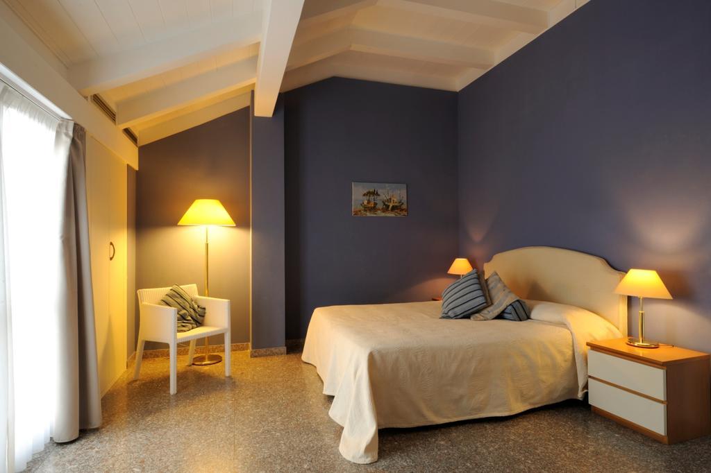 Residence Oliveto Ceriale Bagian luar foto