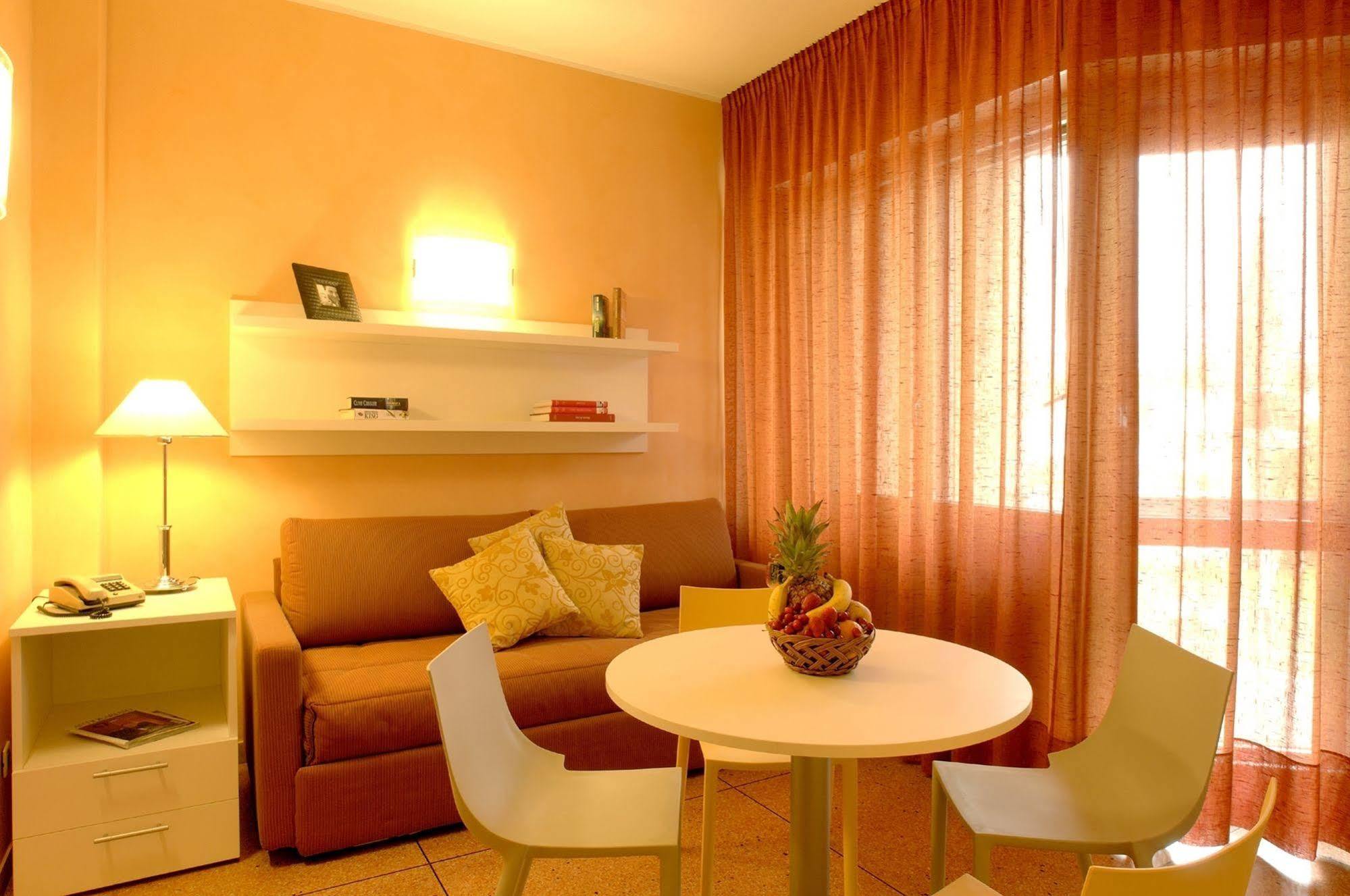 Residence Oliveto Ceriale Bagian luar foto