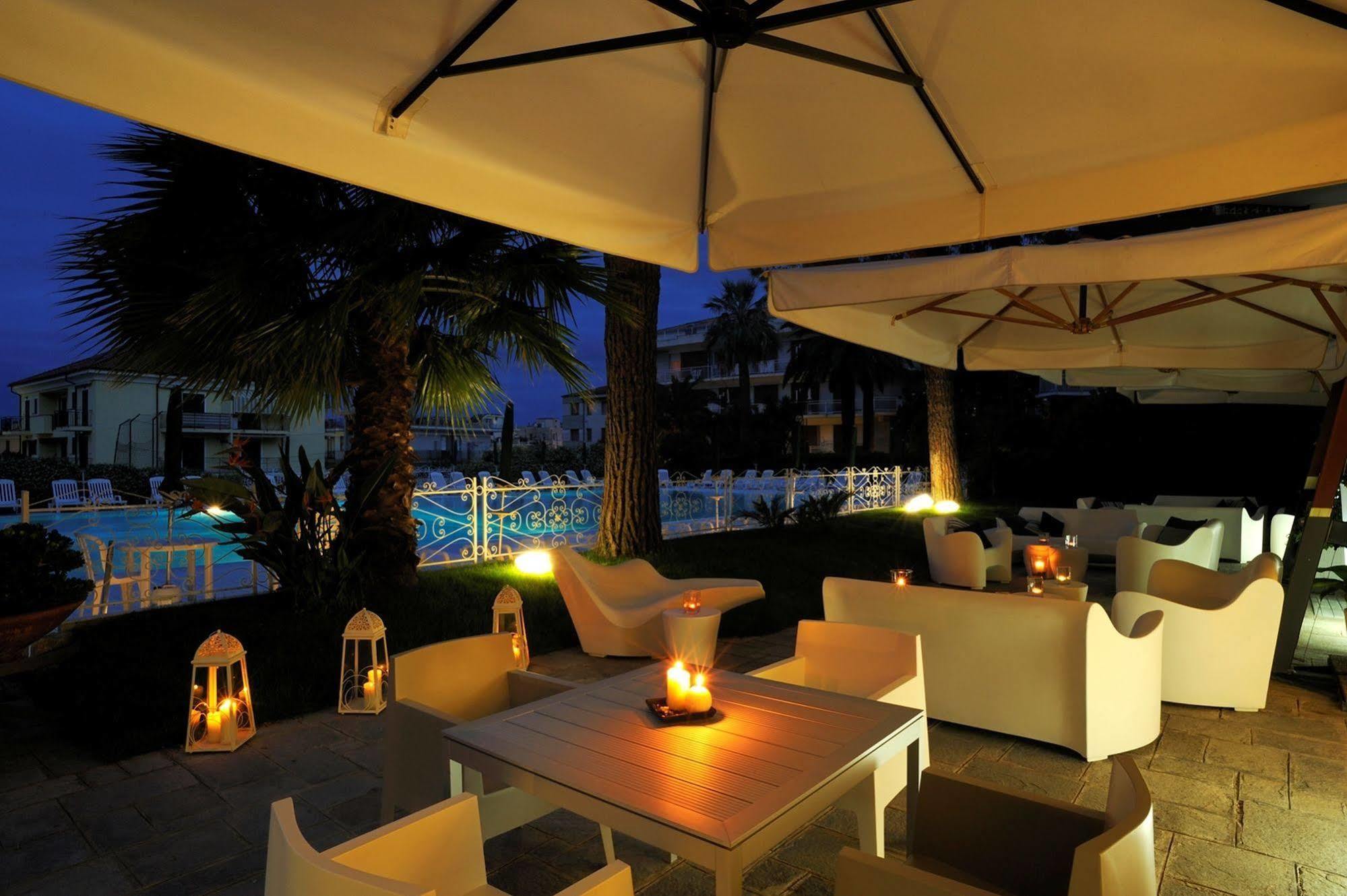 Residence Oliveto Ceriale Bagian luar foto