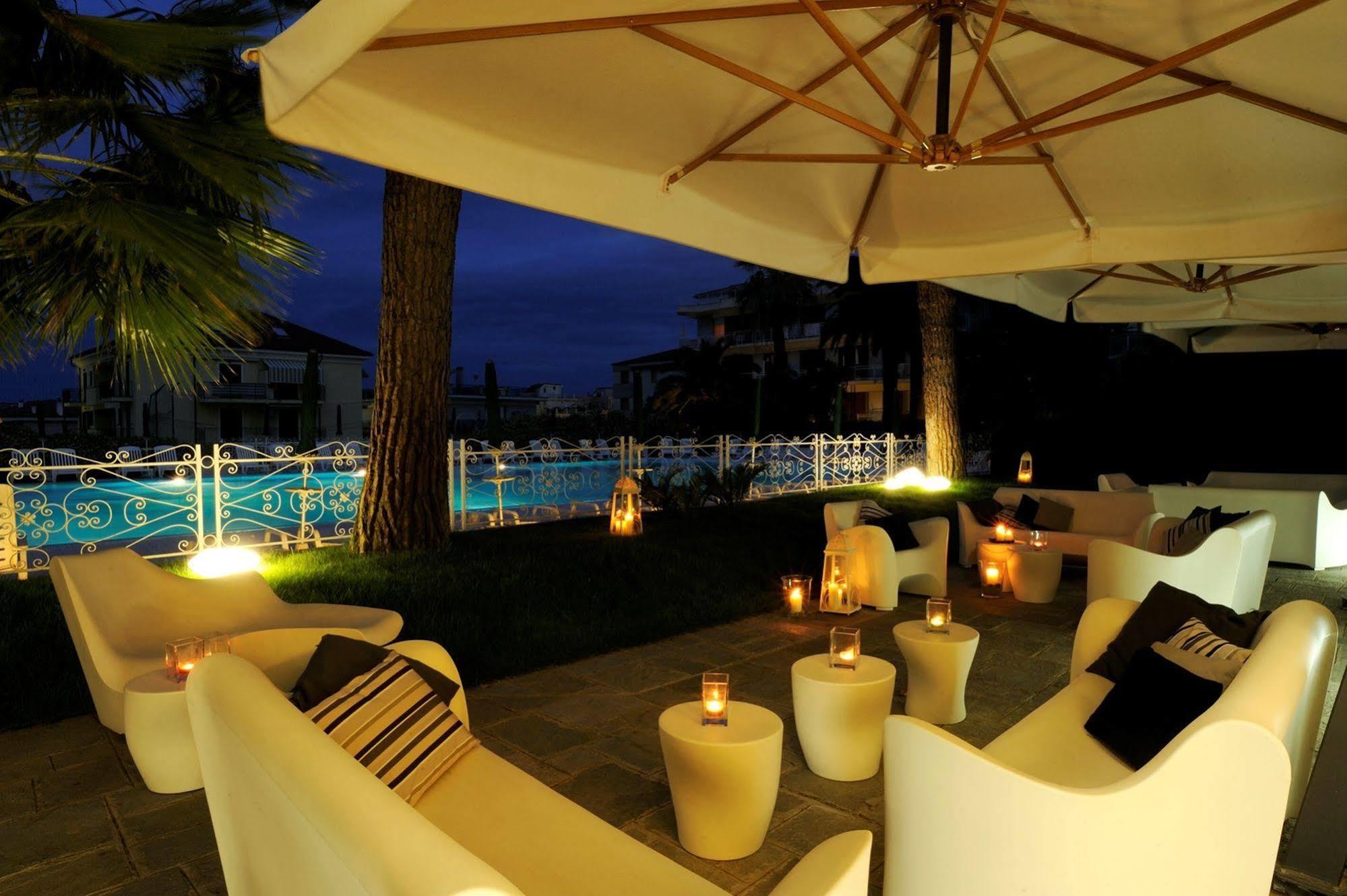 Residence Oliveto Ceriale Bagian luar foto