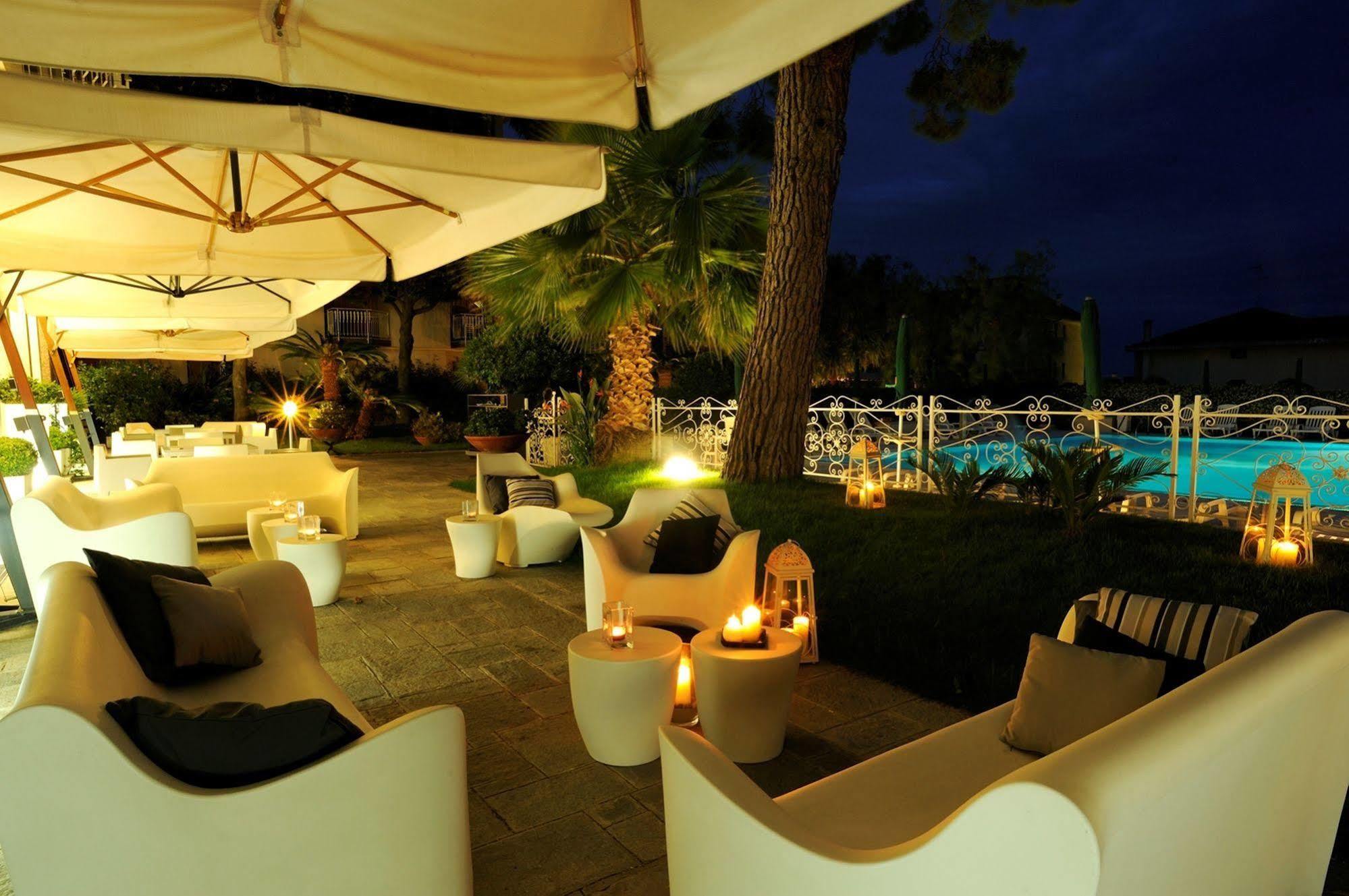 Residence Oliveto Ceriale Bagian luar foto